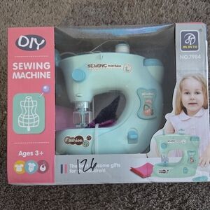 DIY Kids Mini Sewing Machine Toy Foot Pedal Fashion Gift Set Ages 3+